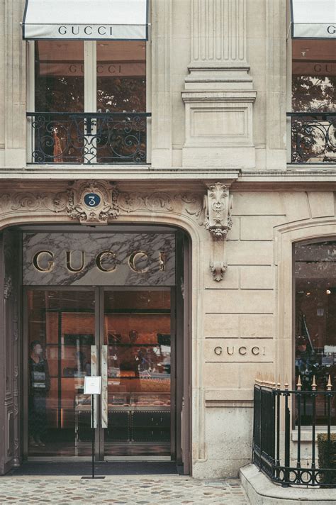 avenue montaigne gucci